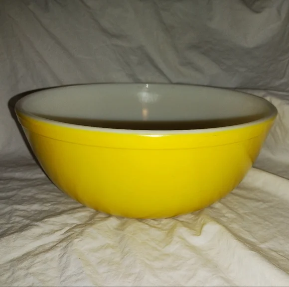 Vintage Pyrex 404 Yellow Glass Qt Mixing Bowl Retro